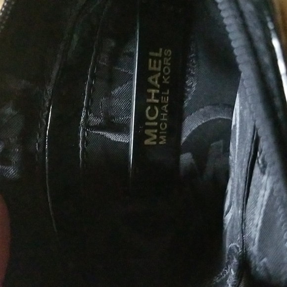 - - - - Like new Michael Kors wristlet - Picture 5 of 6